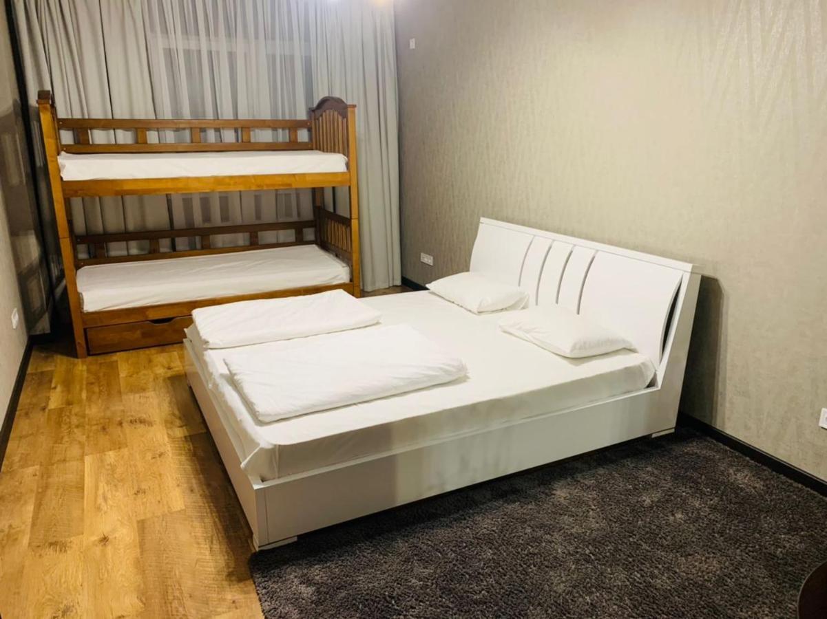 Apartment Voskresenska 18 , Парковые Озера เคียฟ ภายนอก รูปภาพ